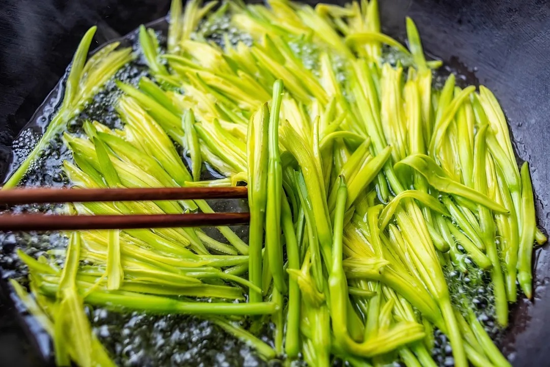惊！一盘菠菜竟让61岁老人肾功能损伤严重，真相令人  第4张