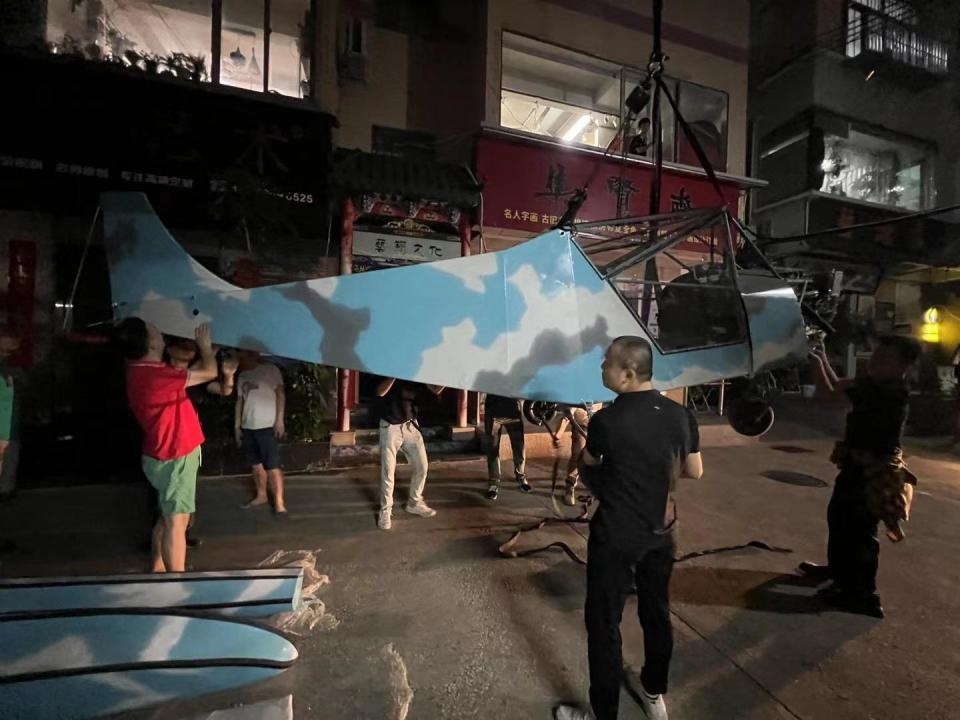 从画布到蓝天：深圳画家陈剑华的飞行梦，如何从纸飞机到模拟飞行？  第3张