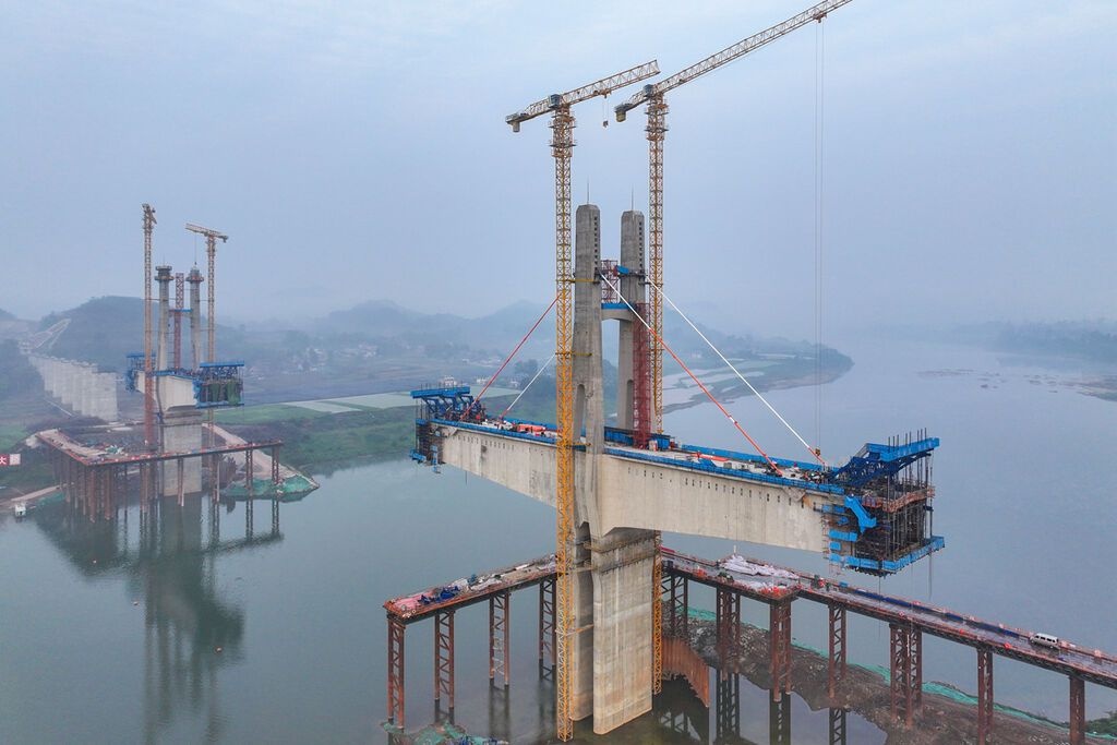 时速350公里！成达万高铁渠江特大桥斜拉索安装成功，建设进入新阶段  第2张