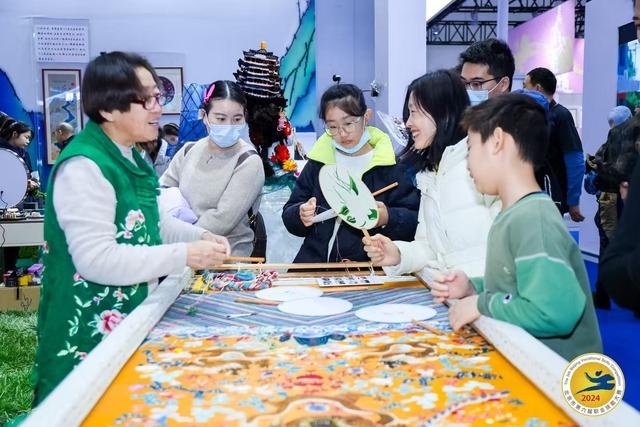 410人创历史新高！北京职业技能大赛闭幕，金牌选手闪耀红毯，技能荣光照亮未来  第2张