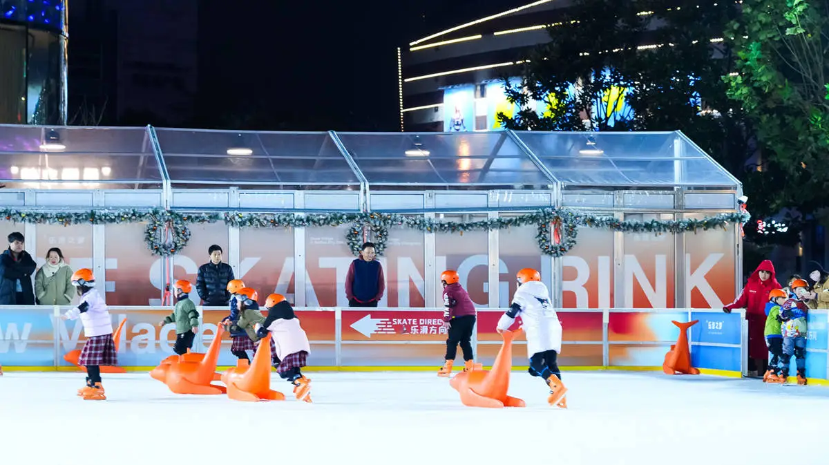 2024小黄人冬日慢时光:长宁来福士钟楼奇幻启幕,沉浸式温馨体验等你来 第2张 2024小黄人冬日慢时光:长宁来福士钟楼奇幻启幕,沉浸式温馨体验等你来 第2张