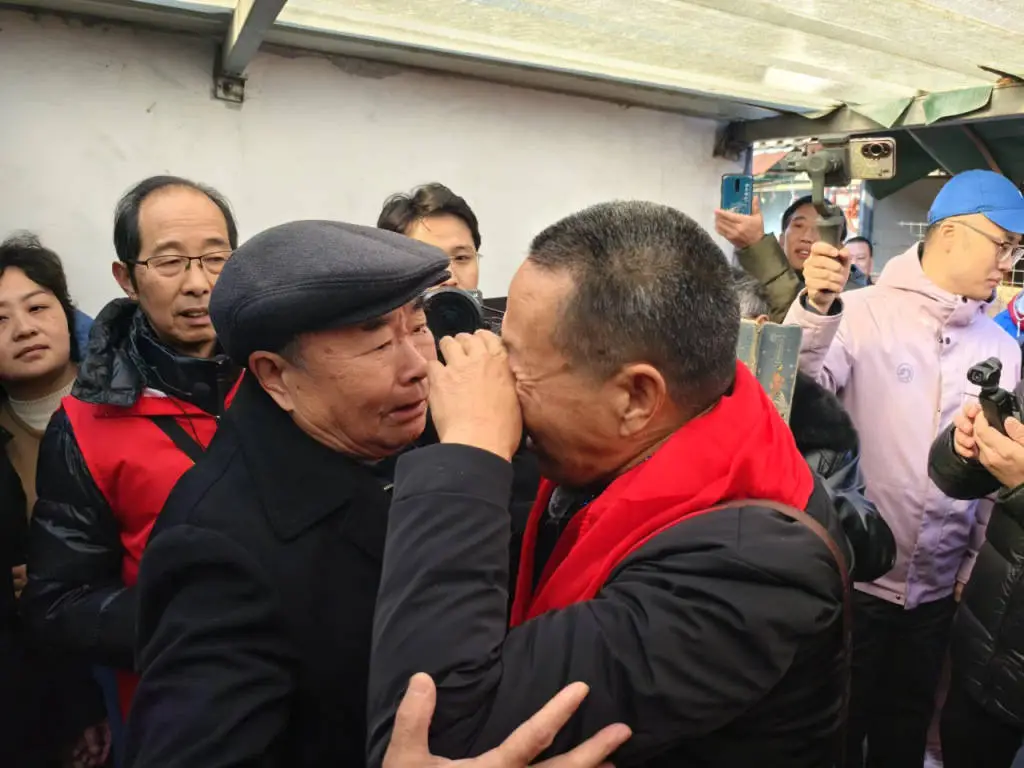 66年分离终重逢！兄弟泪洒上海，亲情跨越千里温暖人心  第2张