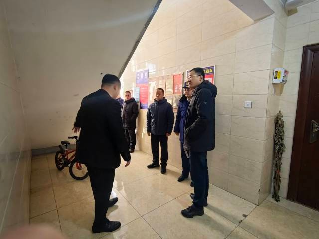 电动车上楼整治大行动！张广大深入小区，居民诉求曝光，解决方案即将揭晓  第3张