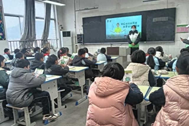 垃圾分类进校园：一场让孩子们爱上环保的创意盛宴