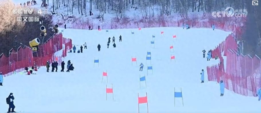 河北冰雪旅游火爆！冬奥遗产助力，日均游客超5000，冰雪装备制造业飞速发展  第1张