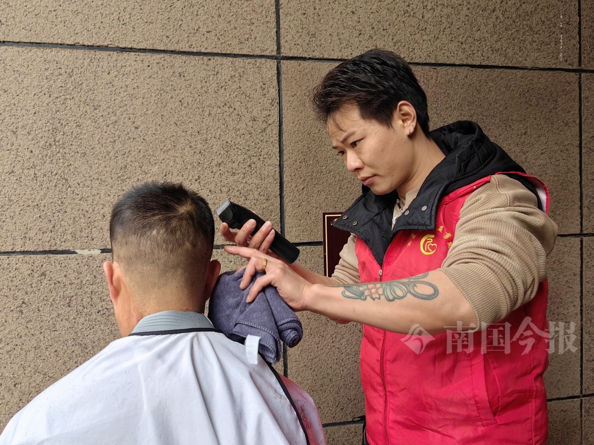 惊！柳州小区游园会惊现整猪，居民疯狂拍照，背后原因竟是……  第3张