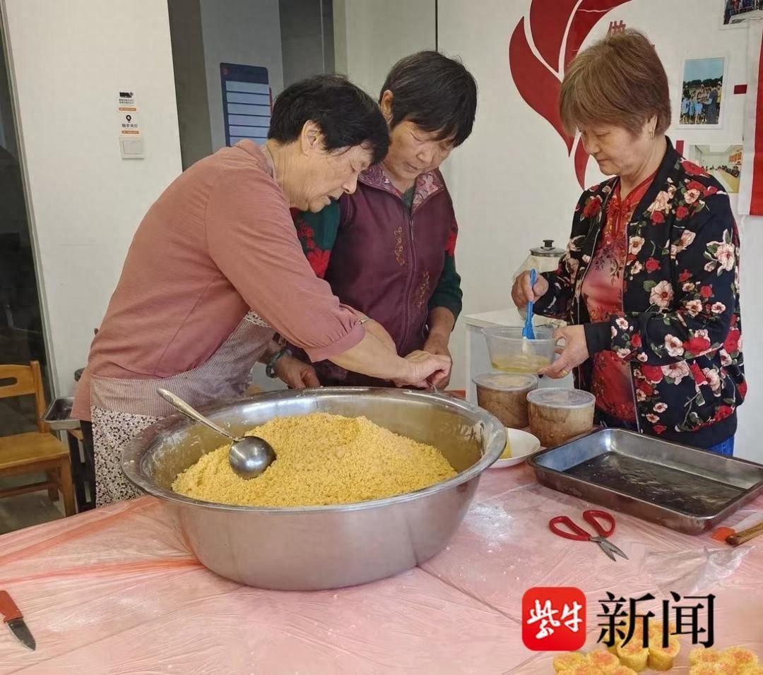 重阳糕制作活动，传承孝老敬老美德，让老人乐在其中
