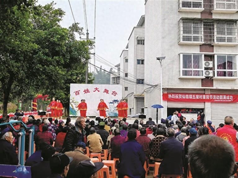 重阳节敬老爱老活动，精彩节目与美味佳肴，让乡村老人共享温馨与快乐  第1张