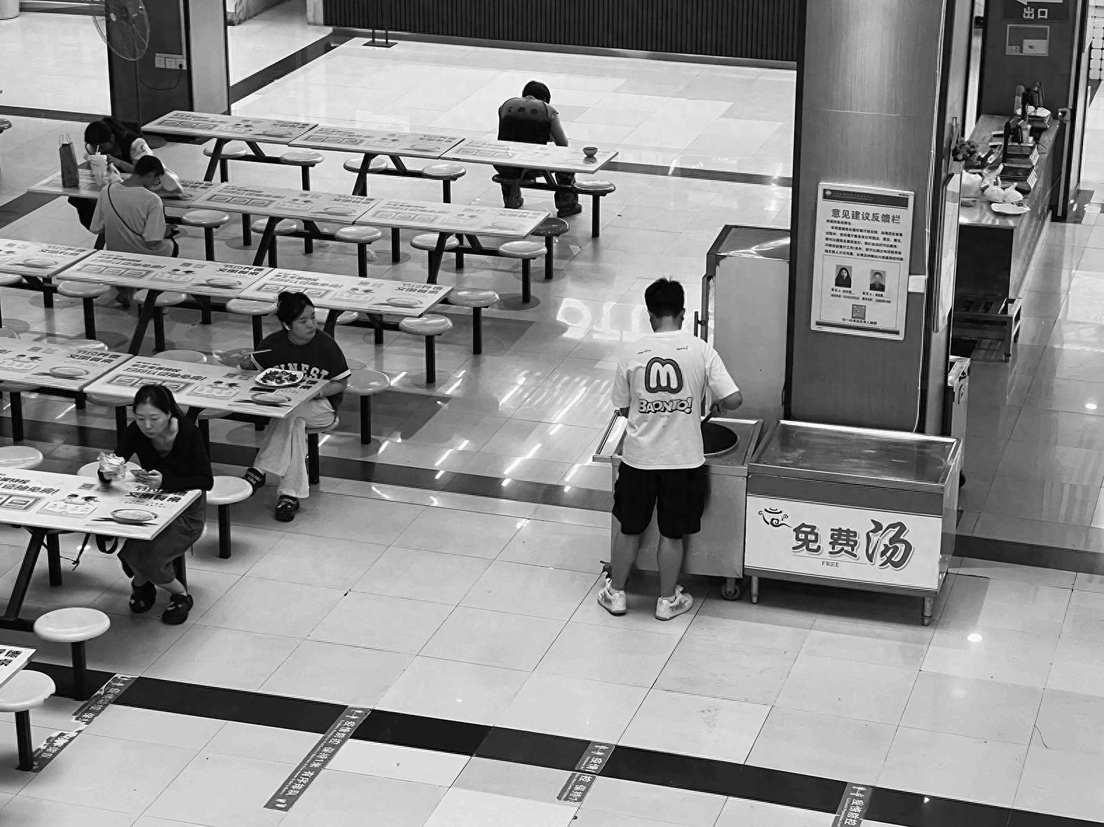 大学食堂饭菜便宜又好吃，业主为蹭饭竟花钱买学生卡  第1张