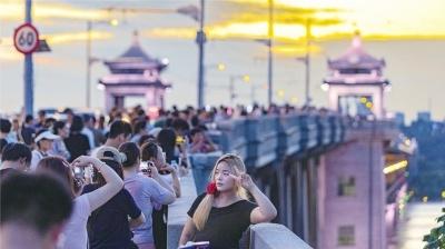 67 岁的武汉长江大桥，为何能成为全国游客的打卡胜地？  第1张