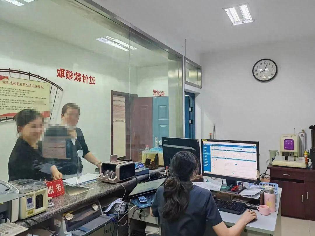 济南长清法院财务窗口上演温情一幕，当事人为何着急缴纳 20 多万罚金？