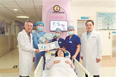 3.2 万宝宝即将诞生！广州这家医院的纪念邮折太暖心了  第1张