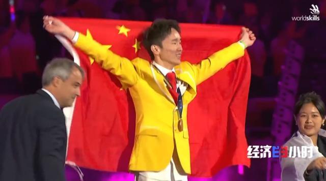 从高中辍学到世界冠军，这个农村小伙如何用面包震惊全场？  第2张