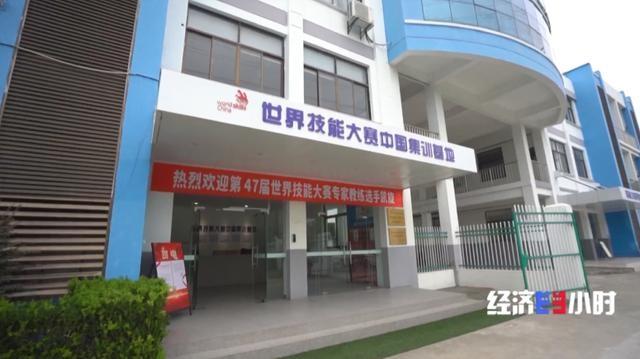 从高中辍学到世界冠军，这个农村小伙如何用面包震惊全场？  第5张