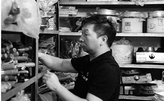 从五金店店主到寻亲博主，刘洪海的双面人生太感人  第1张