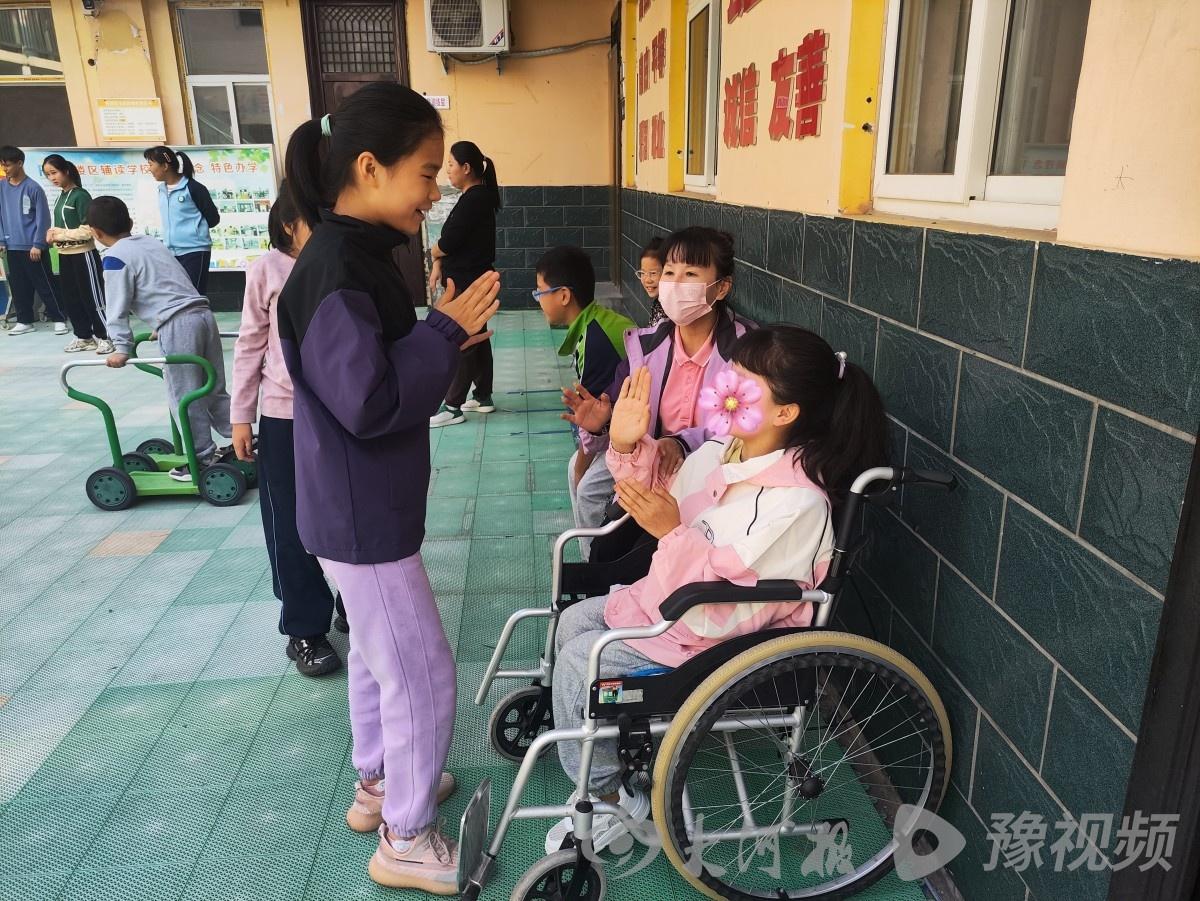 福利儿童走进校园，感受书香氛围，结交好朋友，释放童年热情  第2张