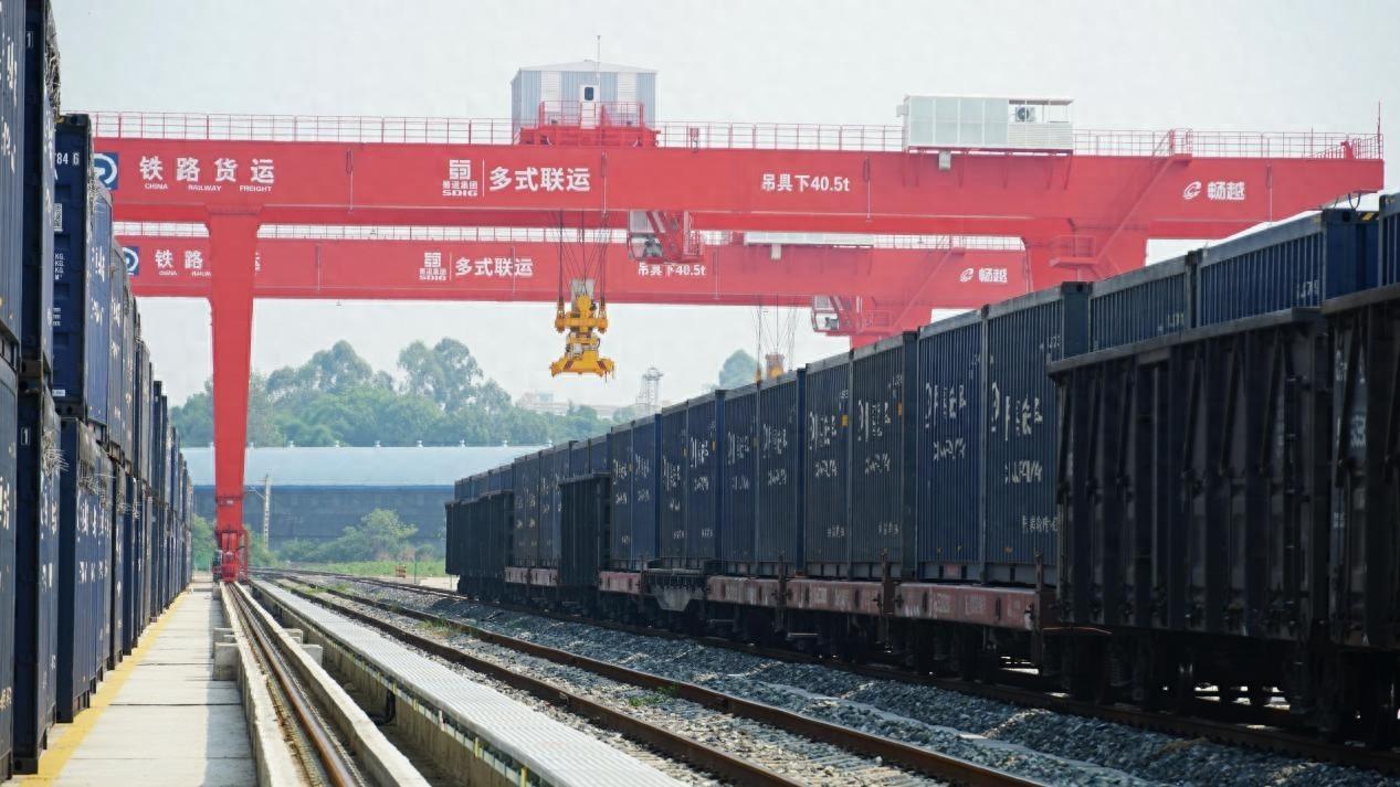 成都南向铁路国际物流中心项目正式运营，将打通南向国际物流通道  第1张