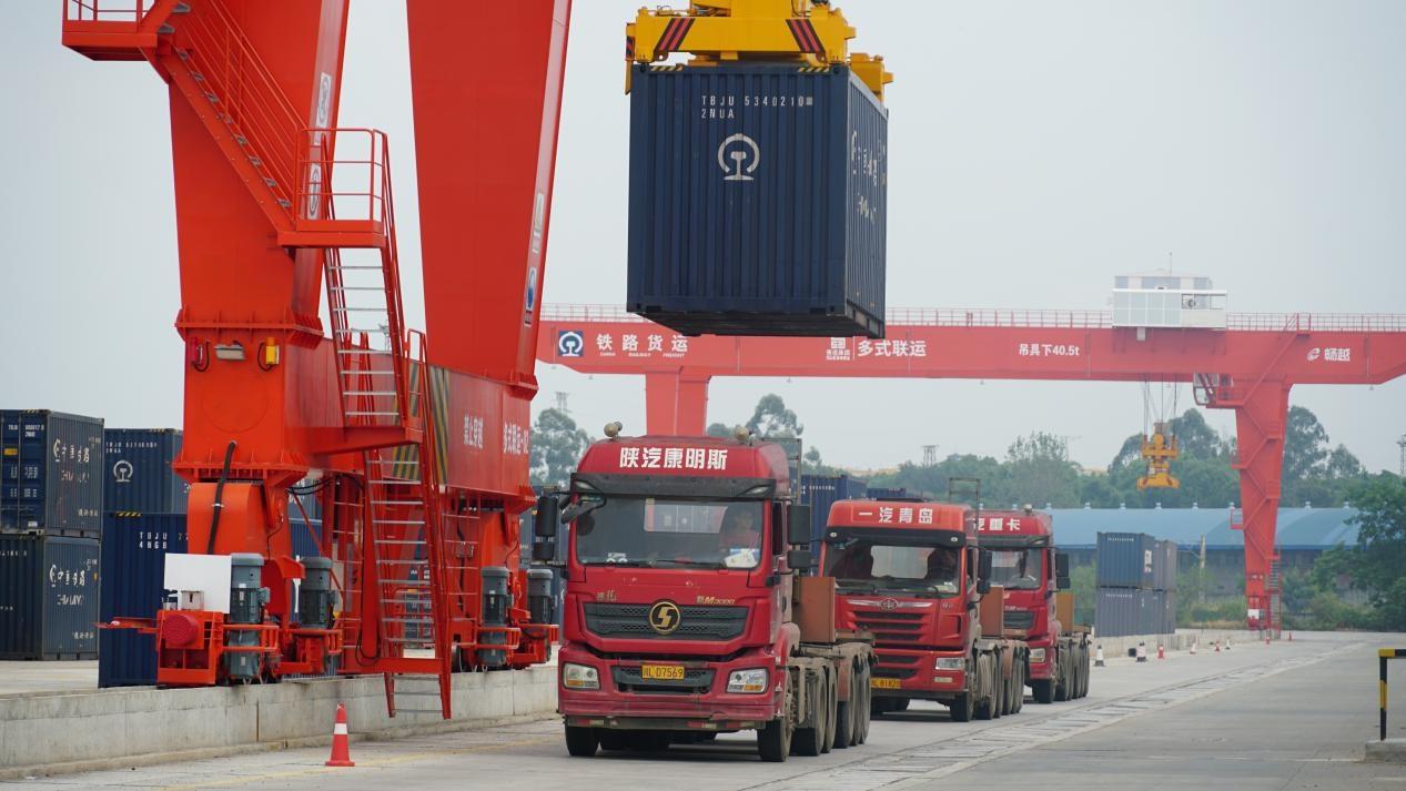 成都南向铁路国际物流中心项目正式运营，将打通南向国际物流通道  第2张