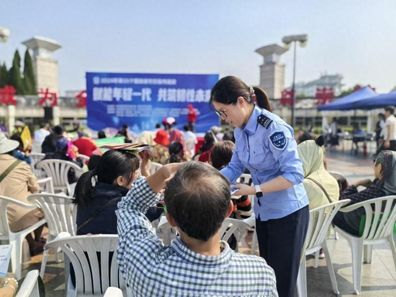 国际减灾日活动来袭！龙游收费中心所传授高速事故自救及应急处理秘籍  第1张