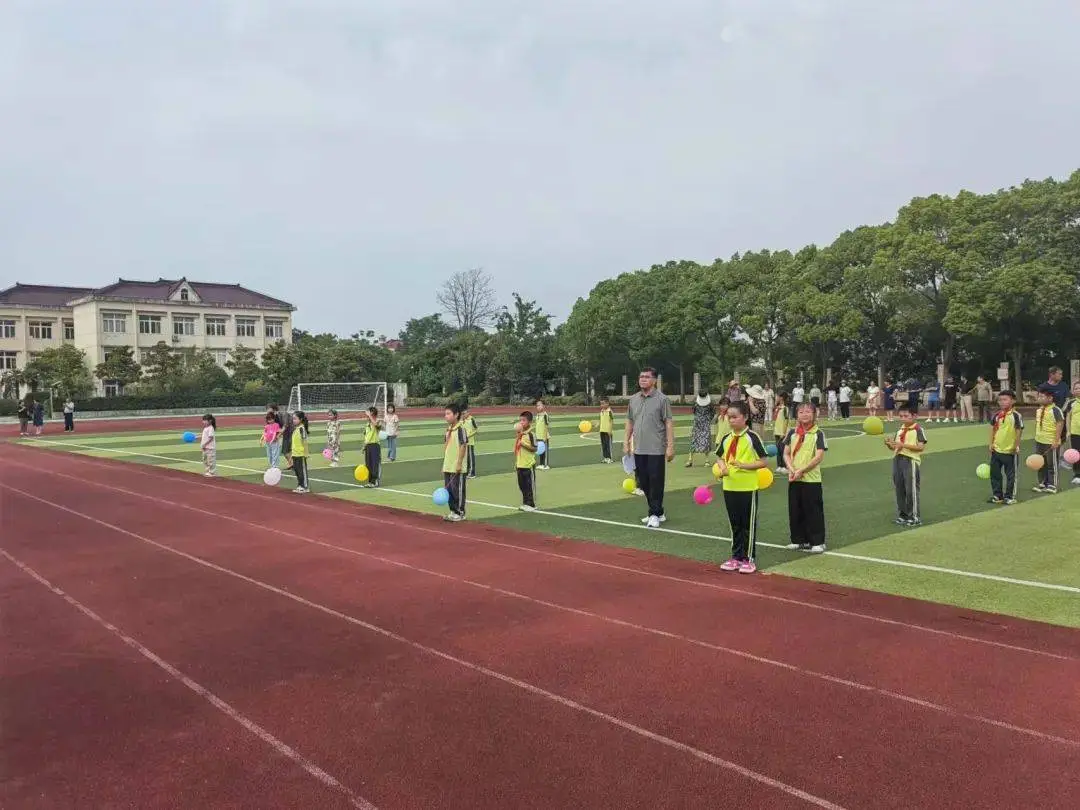 崇明区马桥小学：36 名学生，34 名教师，小而美的乡村教育之路  第1张