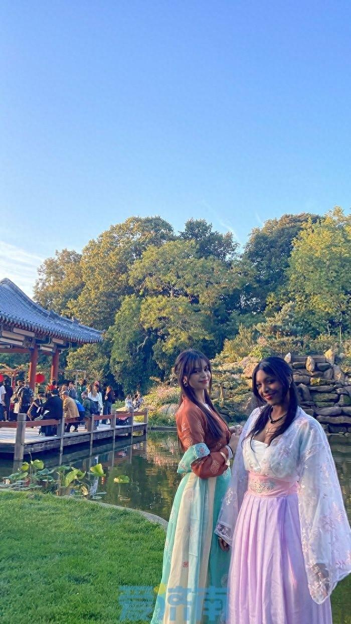济南国际传播中心举办汉服之美体验活动，让法国友人感受中华服饰文化魅力  第1张