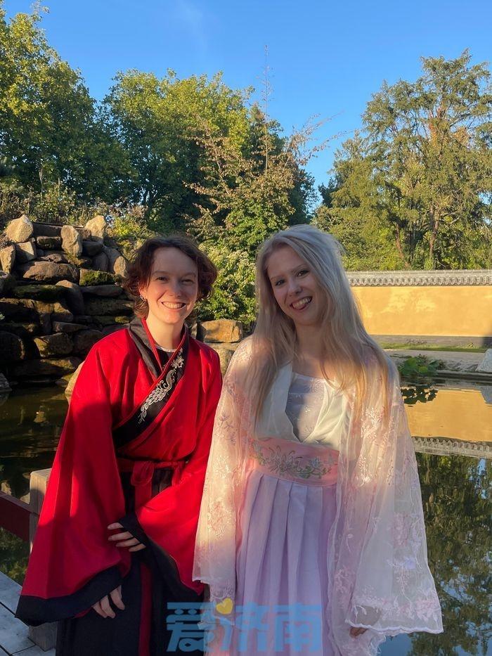 济南国际传播中心举办汉服之美体验活动，让法国友人感受中华服饰文化魅力  第2张