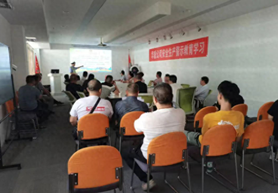 网约车安全警示宣传教育会，筑牢交通安全防线
