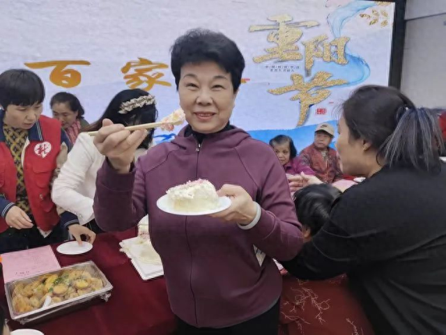 重阳节遇绿色吃大席，免费领蔬菜，杆石桥街道让老人乐开花  第1张