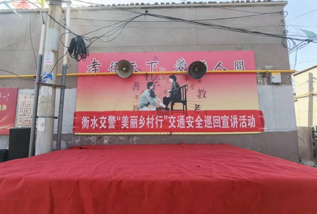 包饺子话家常讲安全,安平县交警大队交通安全宣传活动走进乡村 第2张 包饺子话家常讲安全,安平县交警大队交通安全宣传活动走进乡村 第2张