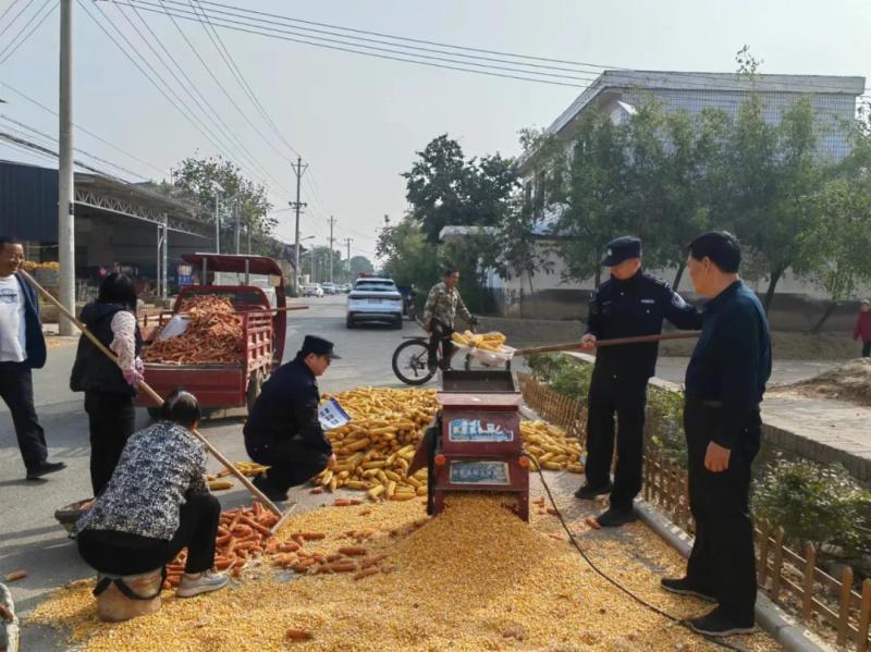 秋收时节，阎良公安的马扎警务护农模式，让丰收更有保障  第3张