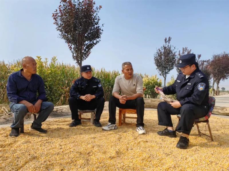秋收时节，阎良公安的马扎警务护农模式，让丰收更有保障  第4张