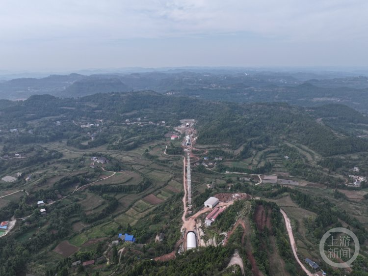 成达万高铁黄家山隧道贯通，全线隧道施工进入攻坚阶段  第2张