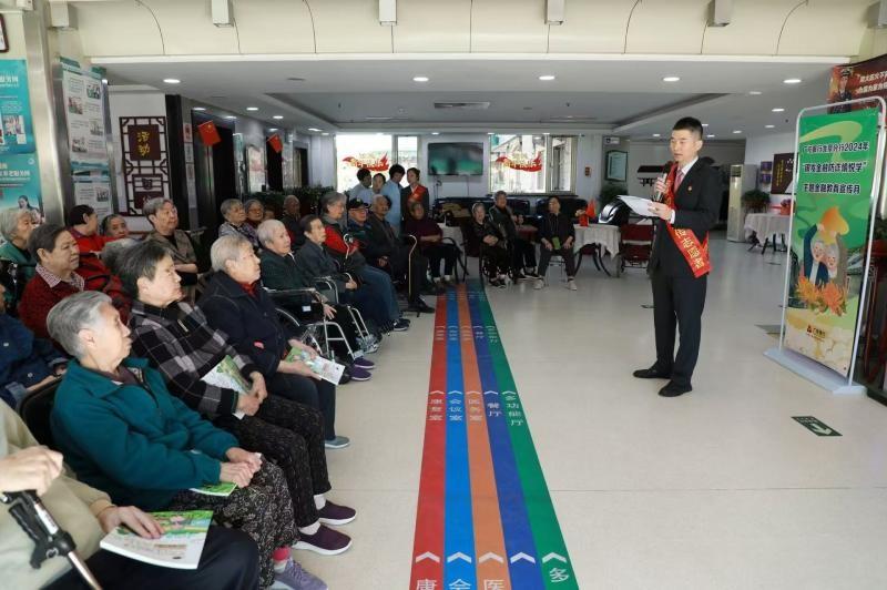 银行办相声大会宣传金融知识，50 人会场座无虚席，你敢信？  第2张