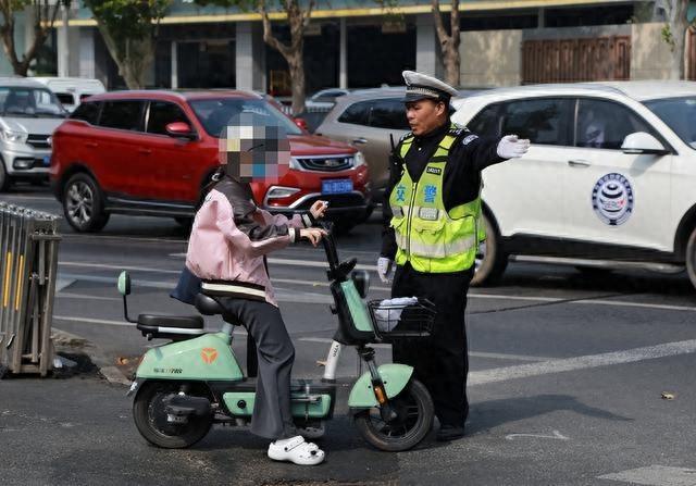 郑州交警重拳出击!为期三个月,整治行人、电动车交通违法 第1张 郑州交警重拳出击!为期三个月,整治行人、电动车交通违法 第1张