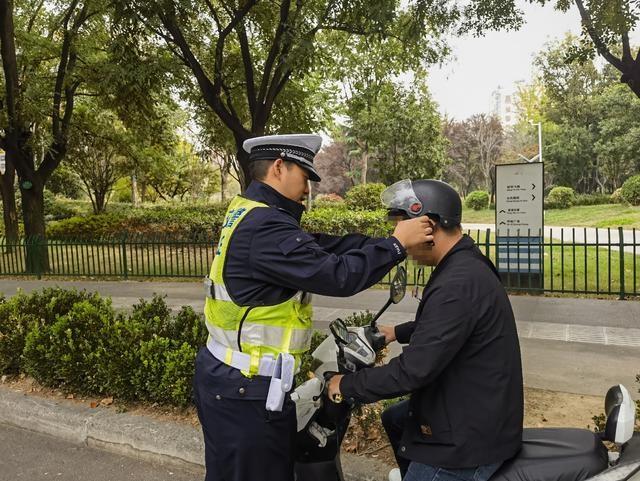 郑州交警重拳出击!为期三个月,整治行人、电动车交通违法 第2张 郑州交警重拳出击!为期三个月,整治行人、电动车交通违法 第2张