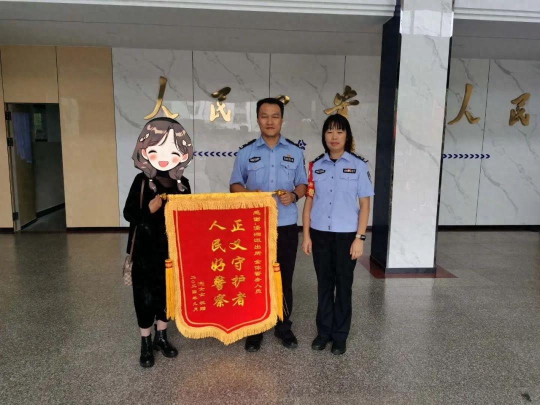 女子公交站遭陌生男子暴打，惊魂未定！警方 3 月缉凶，真相令人