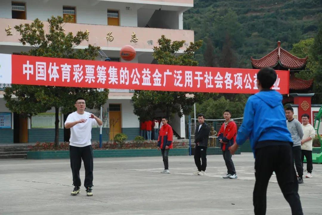 2 万元体育器材捐赠，助力孩子健康成长！四川省体育彩票管理中心广元分中心在行动  第4张