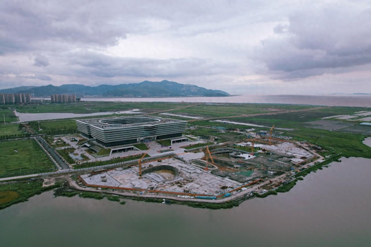 淤泥上竟能修建 6.2 万平方米地下停车场和广场