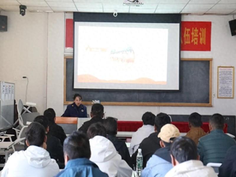 阿里地区开展森林草原防火专题培训,筑牢消防安全防线 第1张 阿里地区开展森林草原防火专题培训,筑牢消防安全防线 第1张