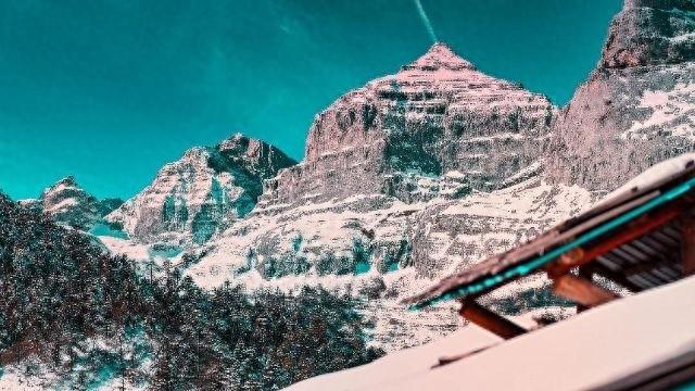 今秋第一场雪竟在这两地同时降临，美如仙境  第1张