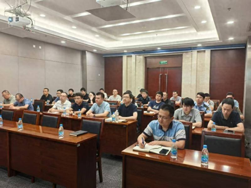 VR 模拟演练+专题授课，太仓市应急局全力提升安全生产执法人员实战能力  第1张