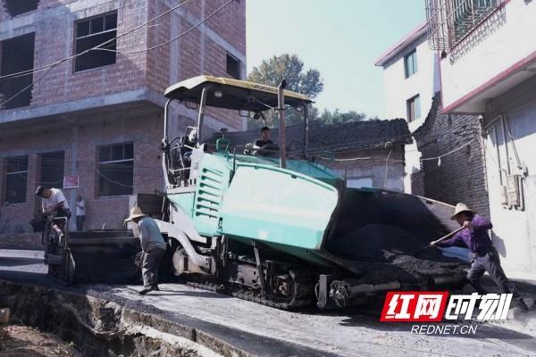900 米的路，承载着乡村振兴的希望！临武县武水镇油行村主干道白改黑项目进行时  第2张