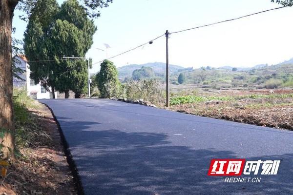 900 米的路，承载着乡村振兴的希望！临武县武水镇油行村主干道白改黑项目进行时  第3张