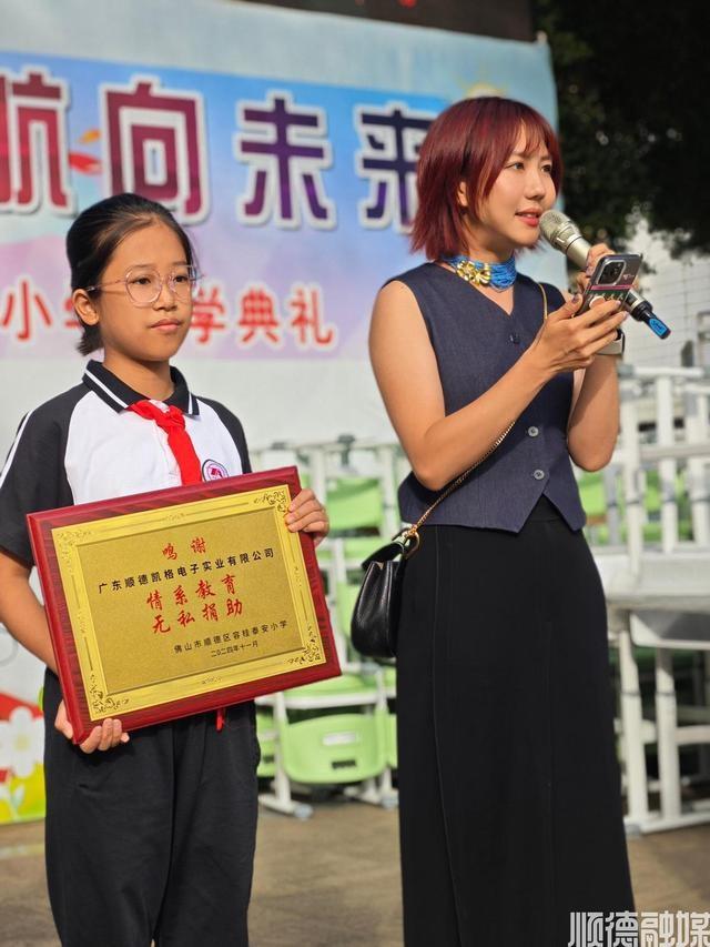 290 套课桌椅捐赠！泰安小学迎来爱心企业和热心人士，无私奉献传递美德  第3张