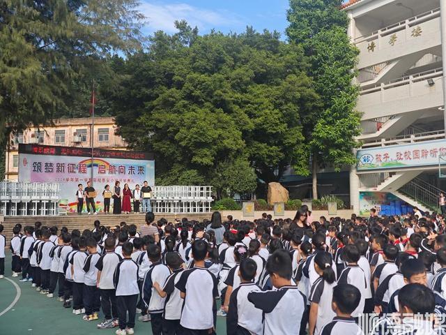290 套课桌椅捐赠！泰安小学迎来爱心企业和热心人士，无私奉献传递美德  第4张