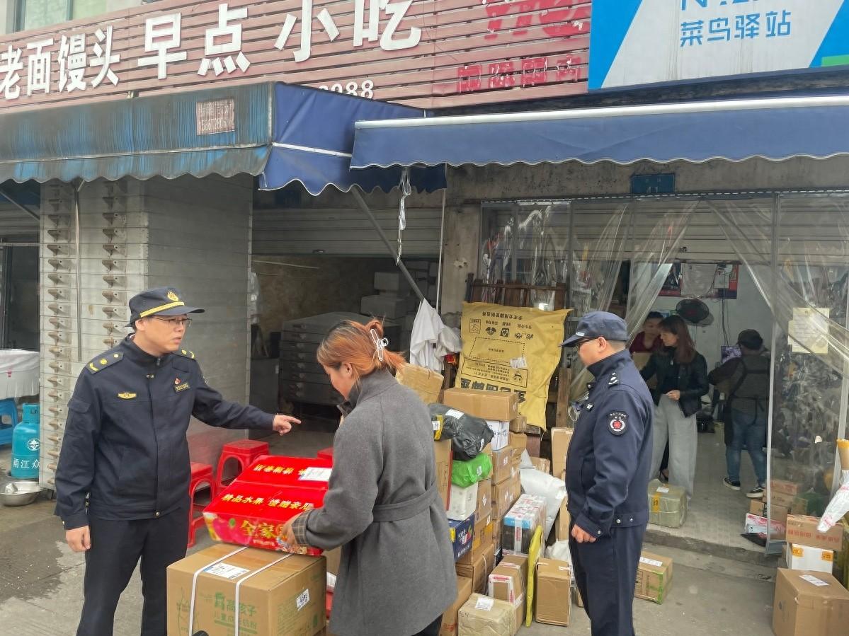 双十一狂欢背后：快递乱象成城市文明痛点，甬江街道执法队出手整治
