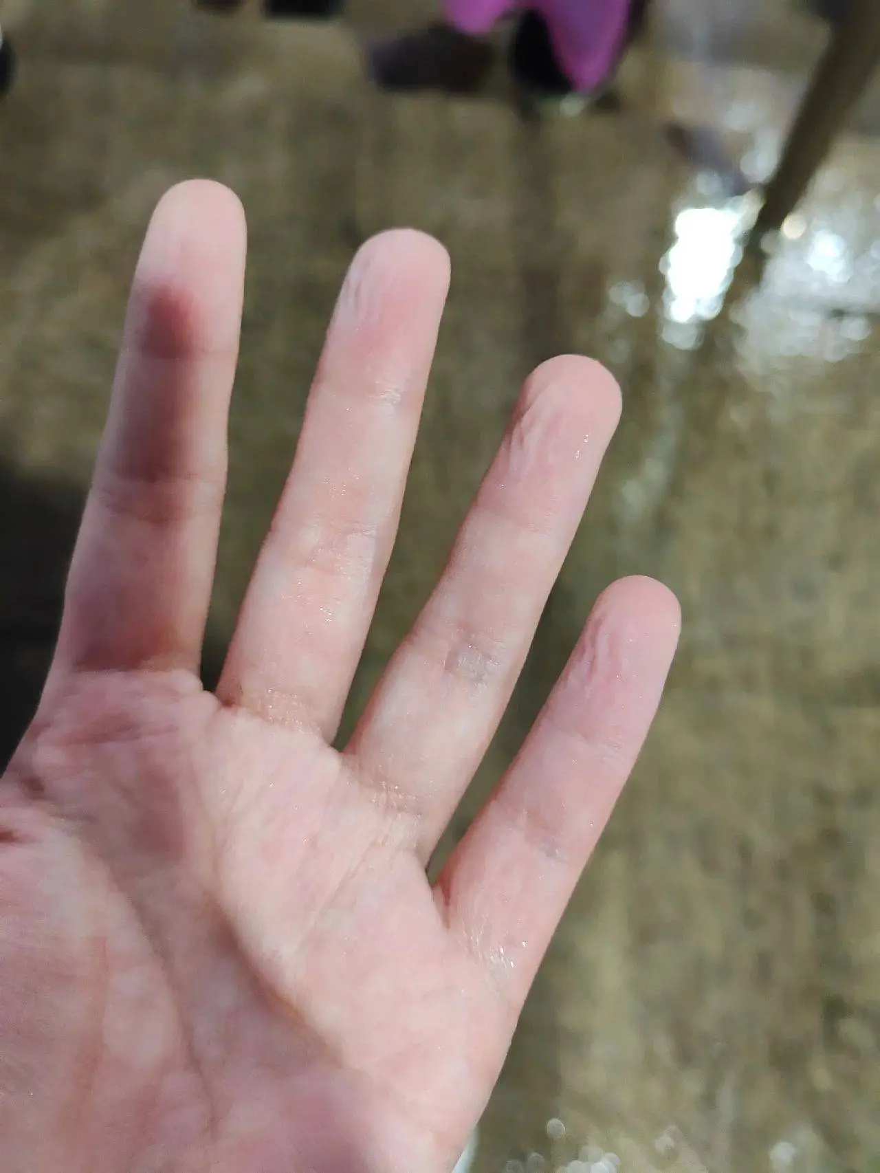 网友买演唱会门票竟遭遇露天看台，虹口足球场承诺明年 3 月前修复  第2张
