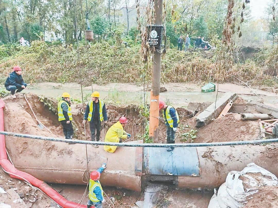 9 小时连续作业！开封城市水务集团抢修人员成功解决供水管道跑水问题