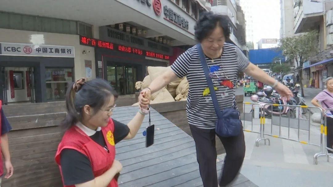 广西文旅大会期间，300 多名志愿者为八方宾客提供温馨服务  第1张