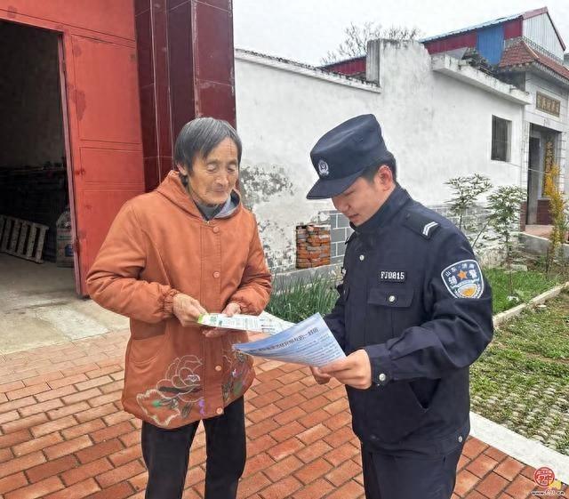 户籍窗口一小步，警民情谊一大步！长清区分局平安派出所开展户籍业务宣传进乡村活动